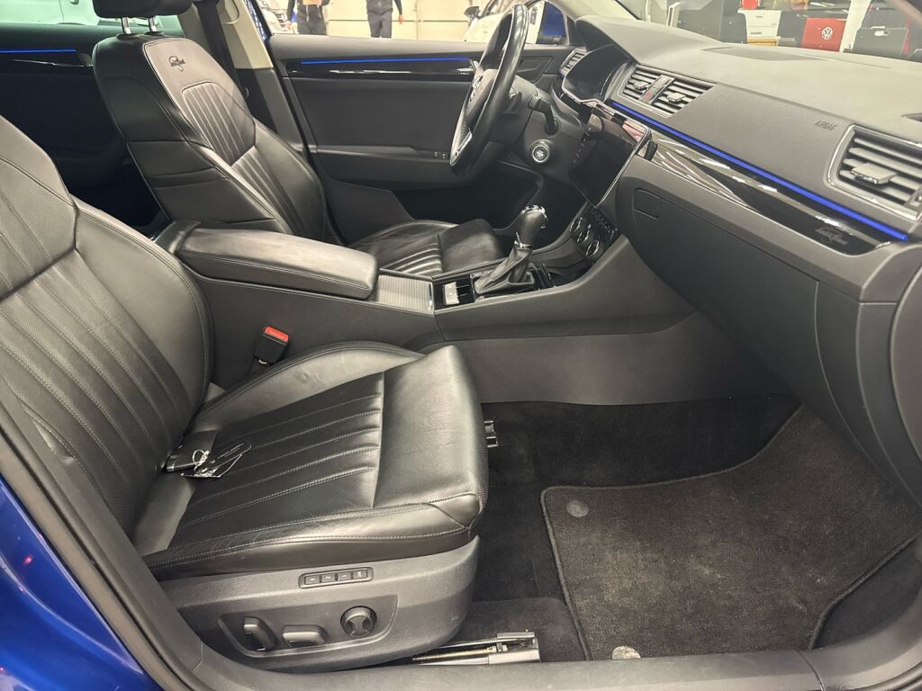 Skoda Superb 2018 Sininen