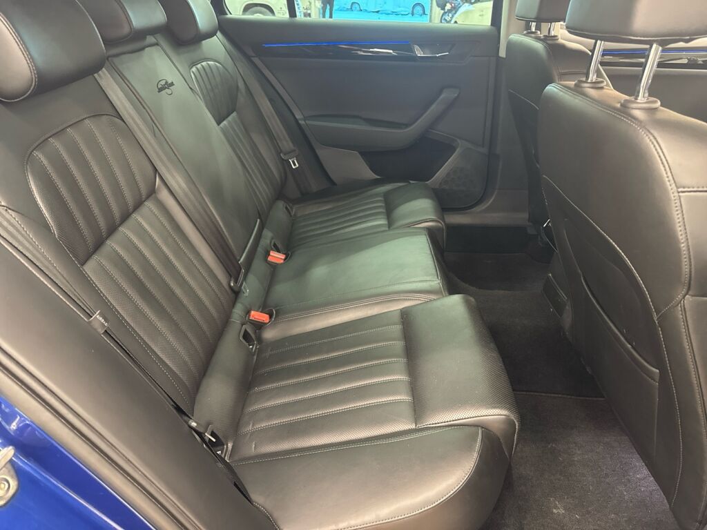 Skoda Superb 2018 Sininen