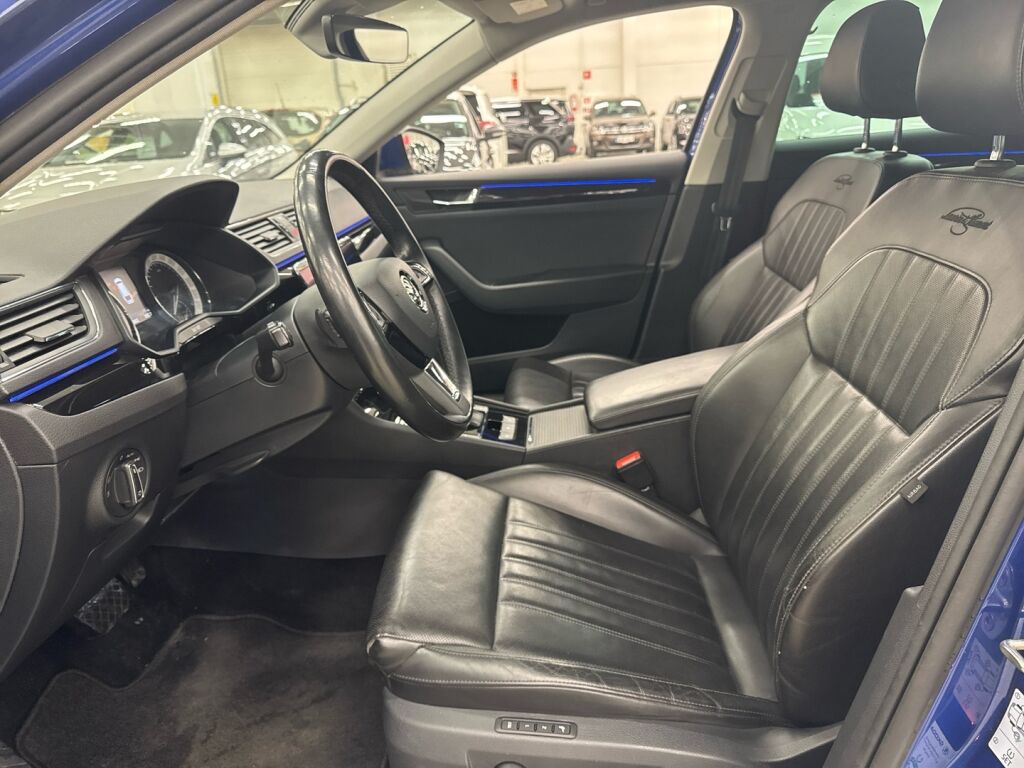 Skoda Superb 2018 Sininen