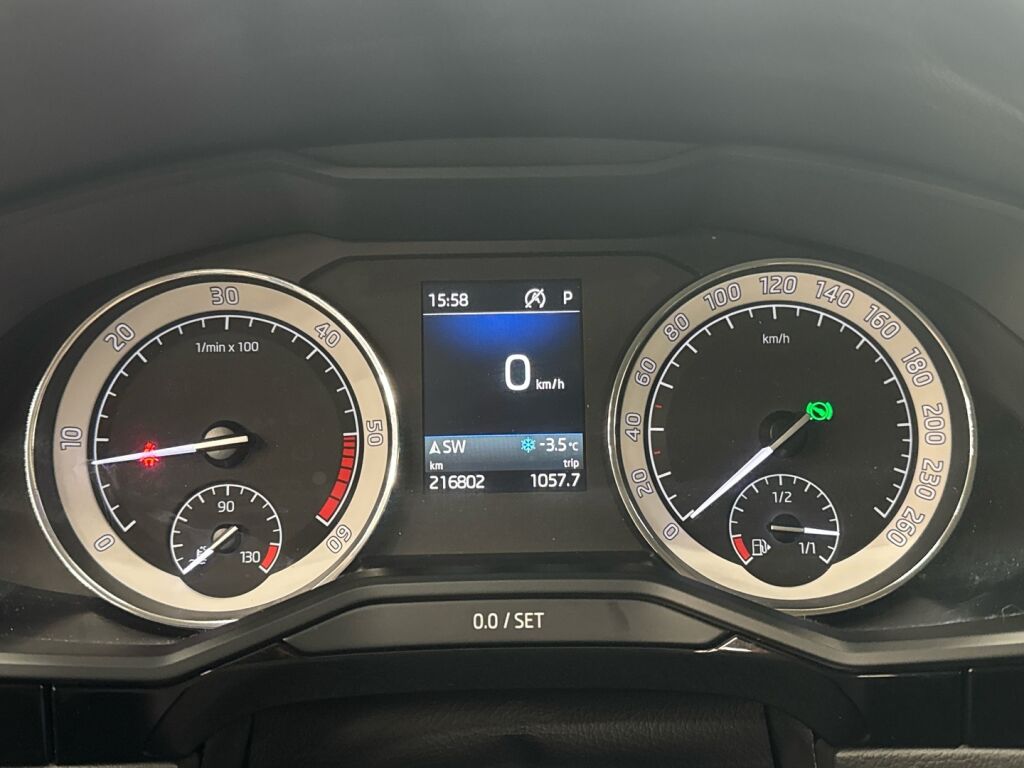 Skoda Superb 2018 Sininen