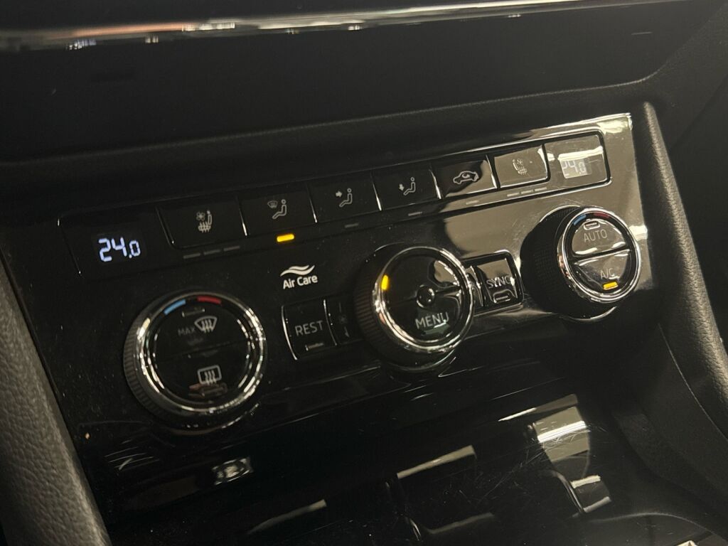 Skoda Superb 2018 Sininen