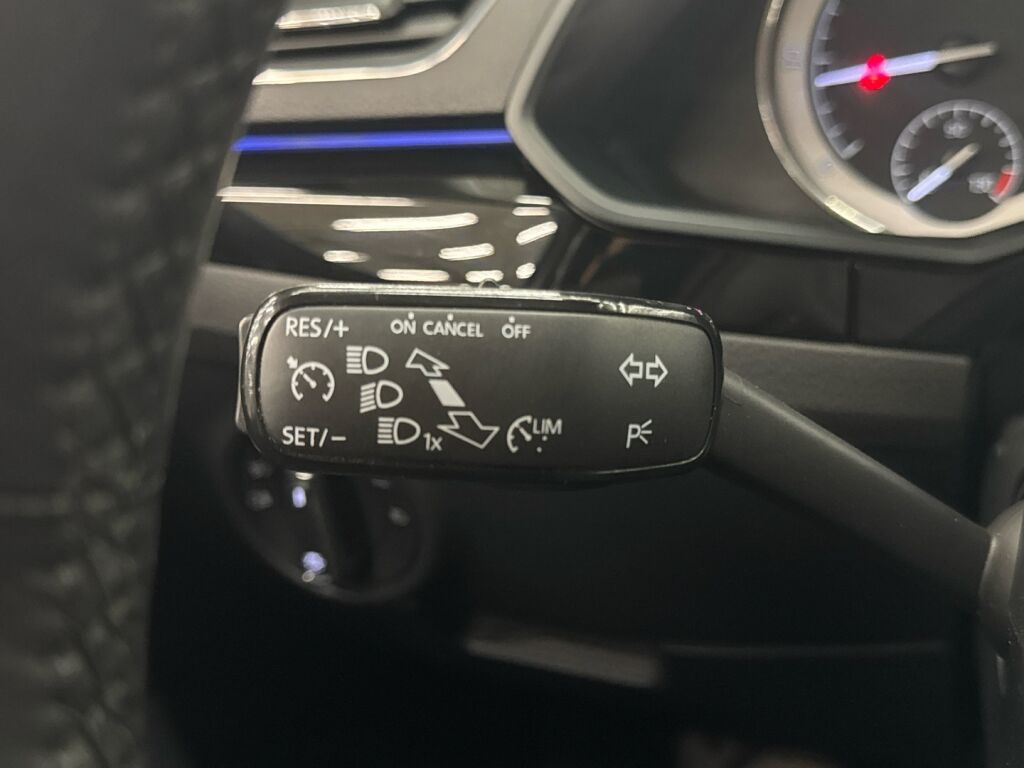 Skoda Superb 2018 Sininen