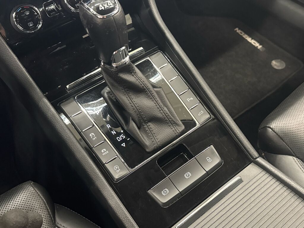 Skoda Superb 2018 Sininen