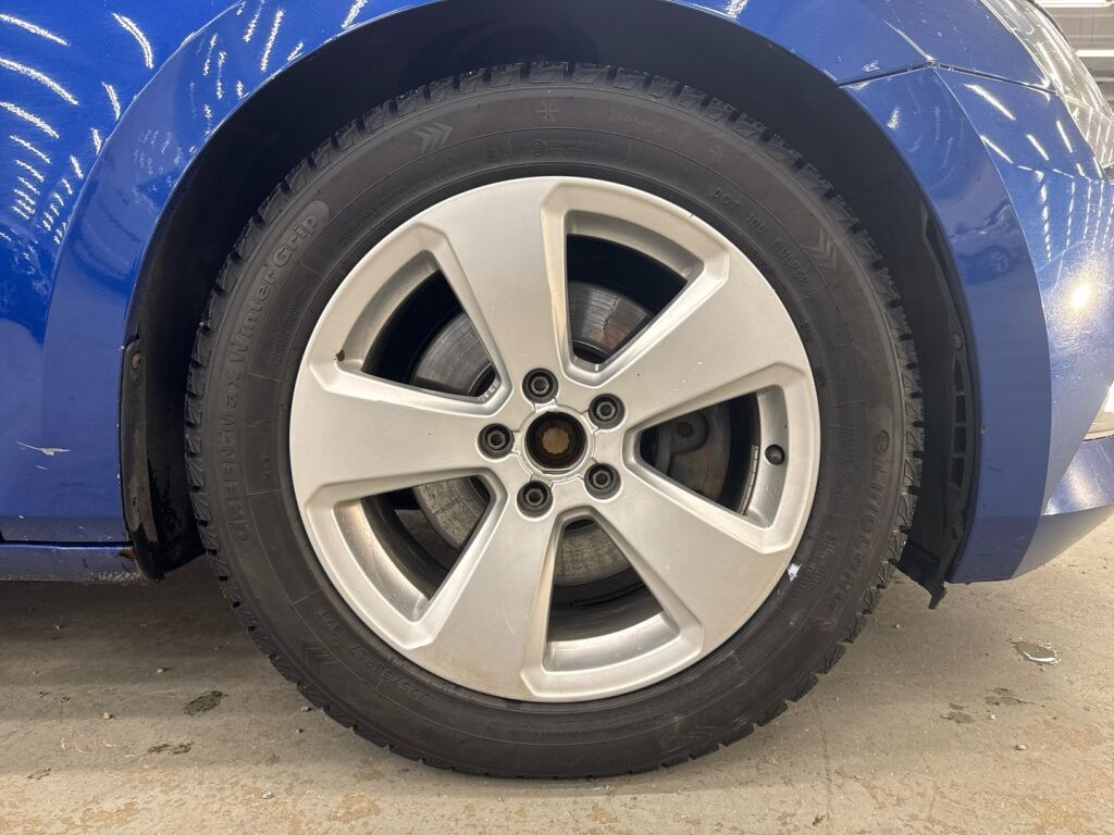 Skoda Superb 2018 Sininen