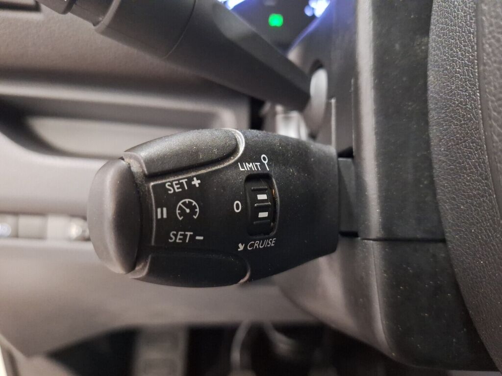 Opel Vivaro 2021 Valkoinen