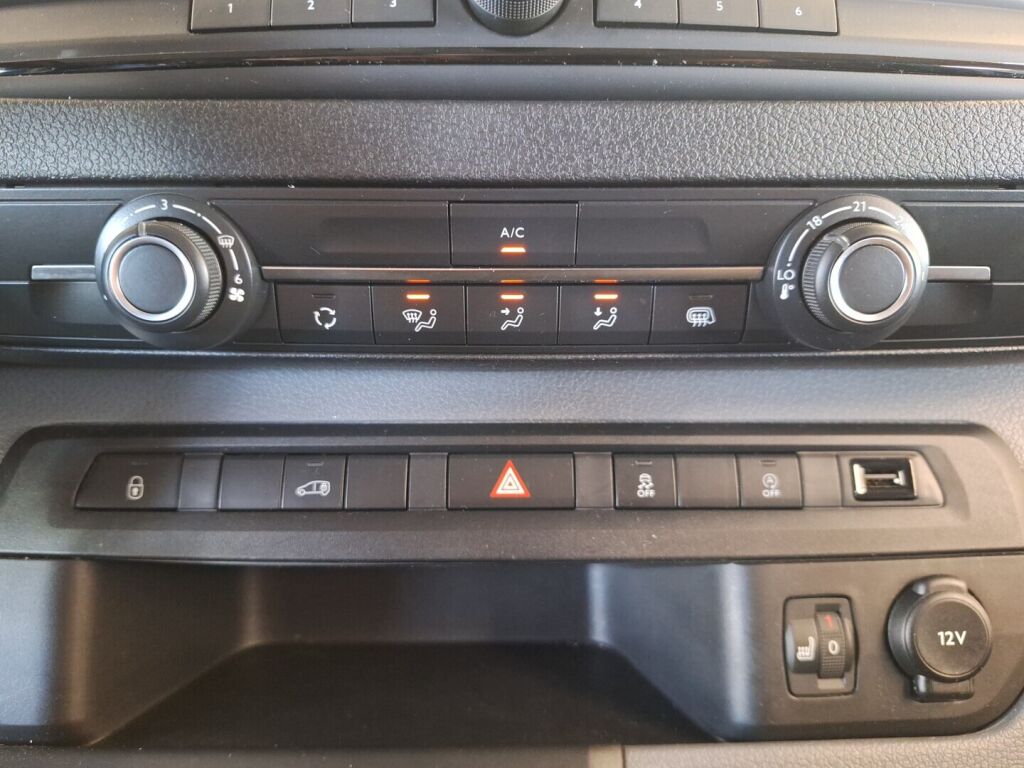 Opel Vivaro 2022 Valkoinen