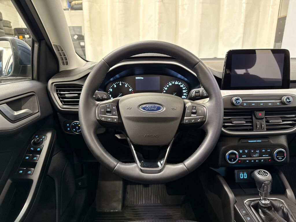 Ford Focus 2022 Sininen