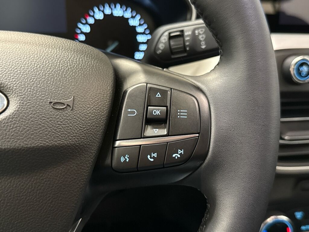 Ford Focus 2022 Sininen