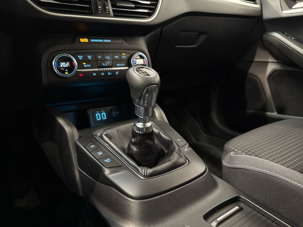 Ford Focus 2022 Sininen