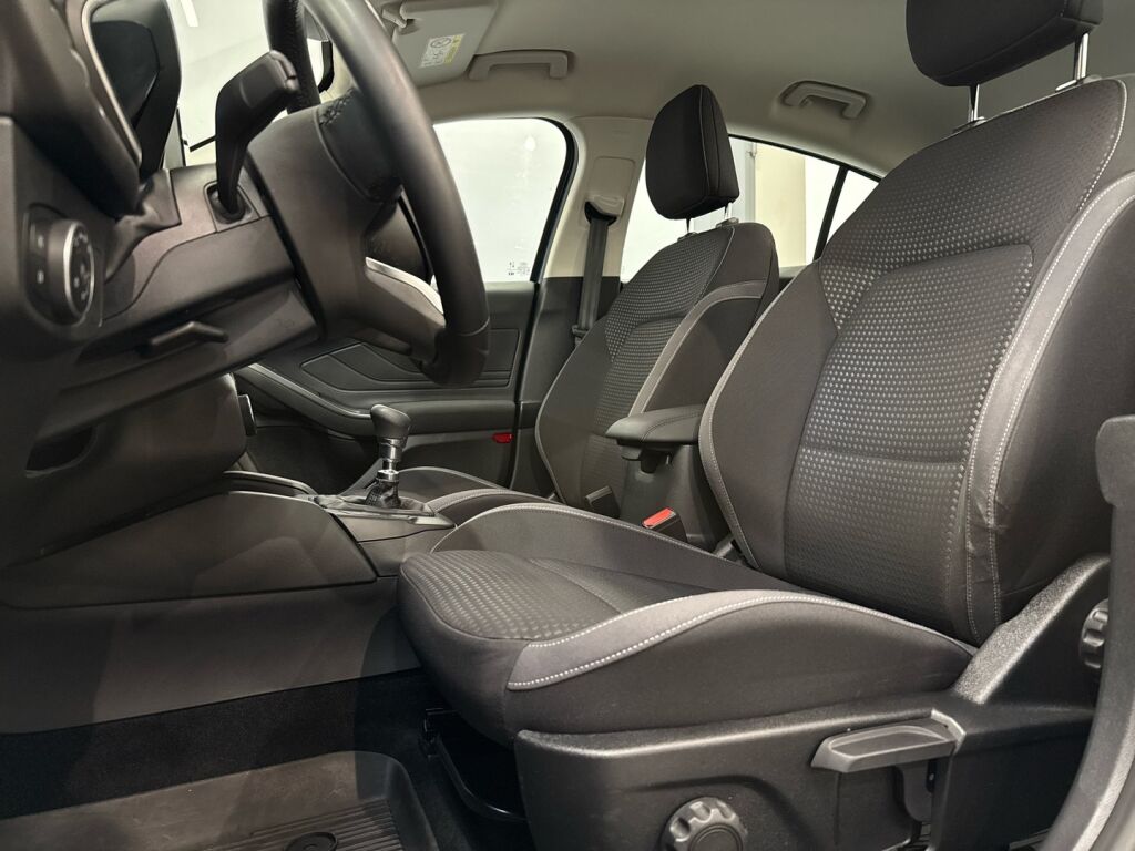 Ford Focus 2022 Sininen