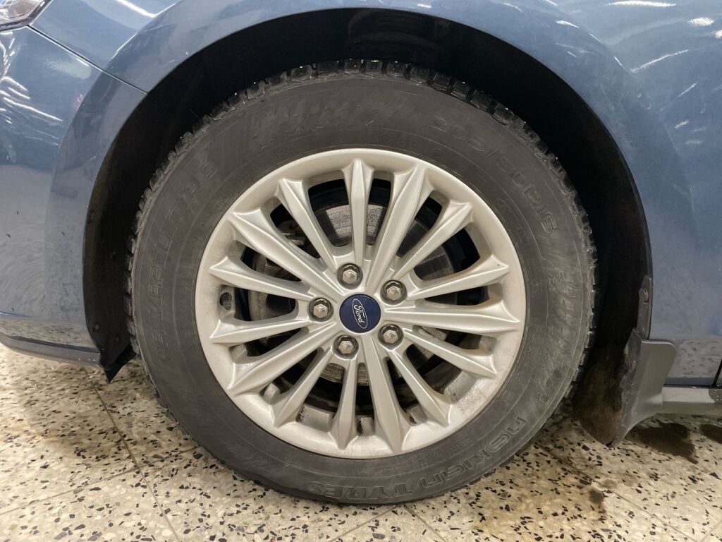 Ford Focus 2022 Sininen