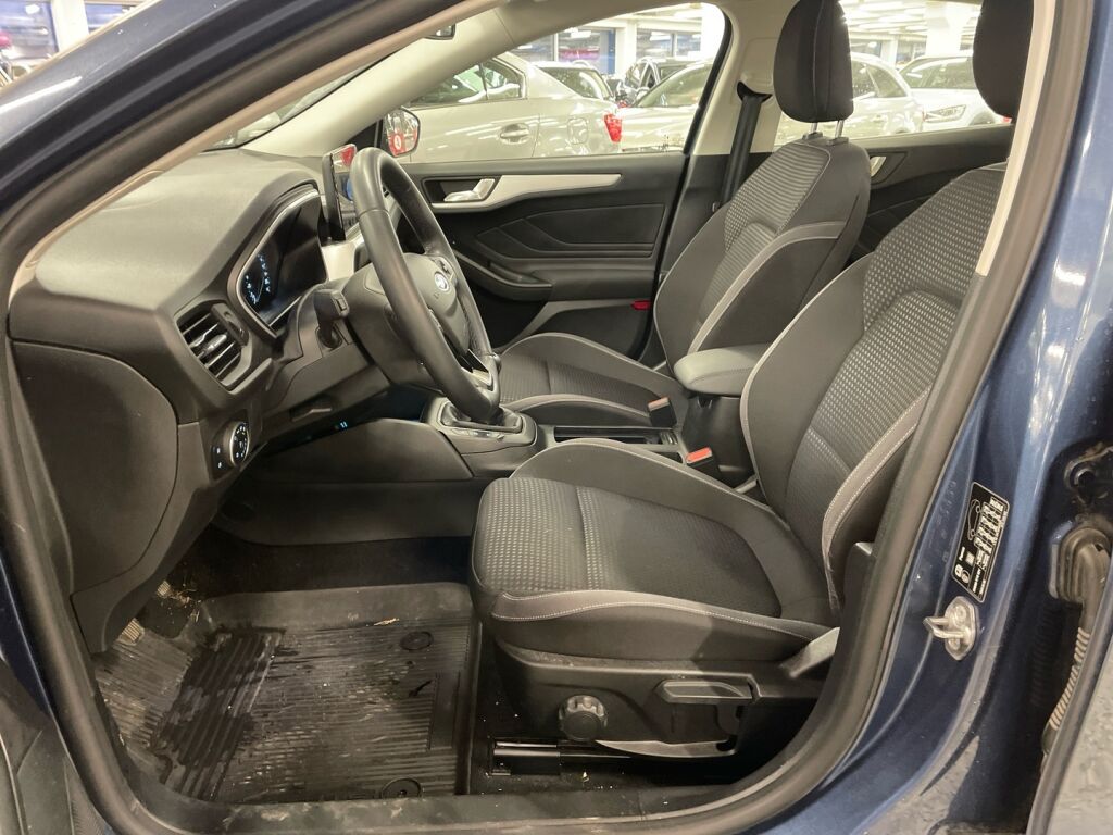 Ford Focus 2022 Sininen