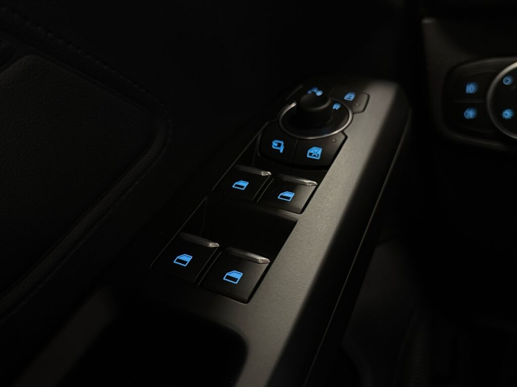 Ford Focus 2022 Sininen