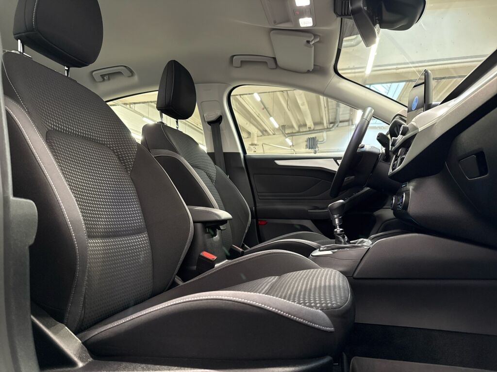 Ford Focus 2022 Sininen