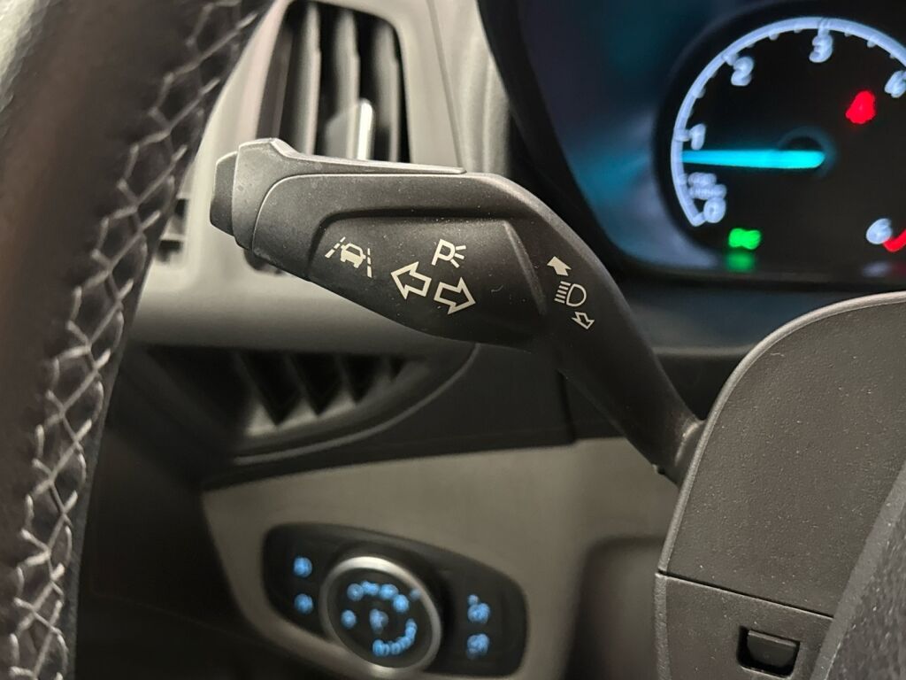 Ford Grand Tourneo Connect 2021 Musta