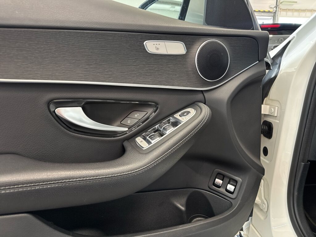 Mercedes-Benz C 2020 Valkoinen