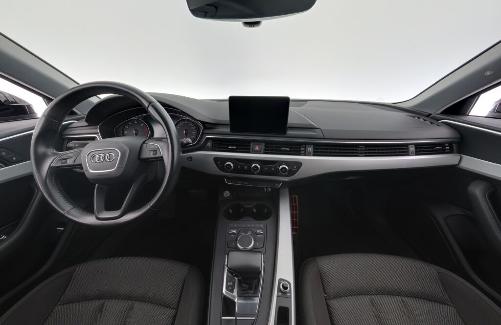 Audi A4 2017 Musta