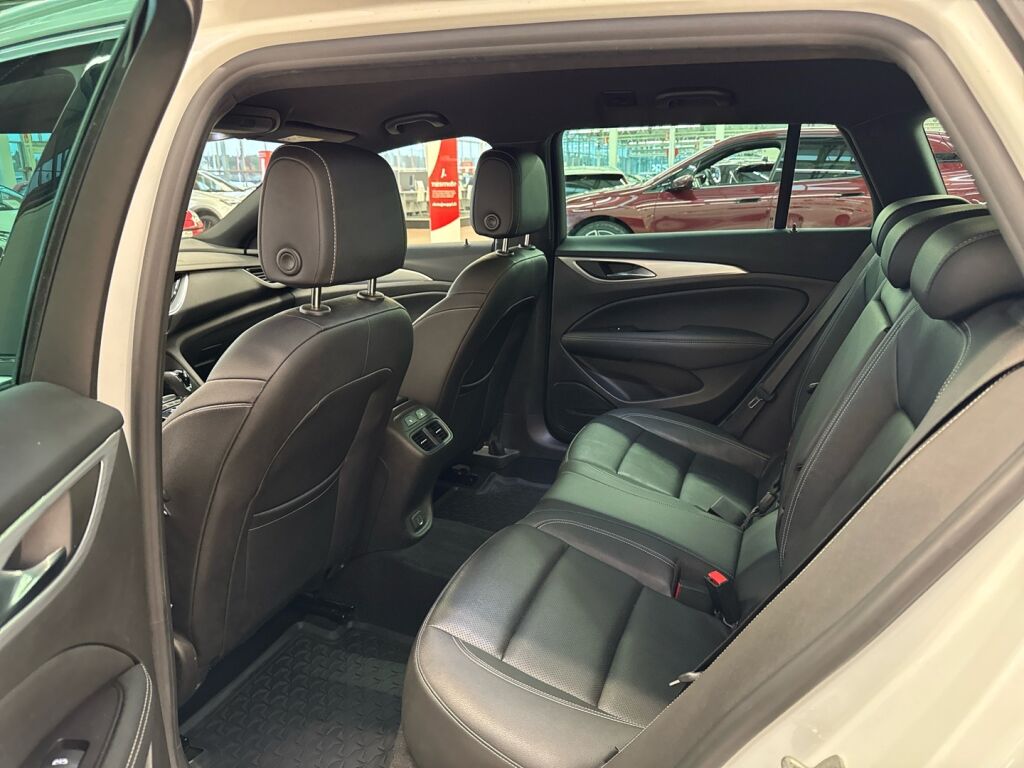 Opel Insignia 2021 Valkoinen