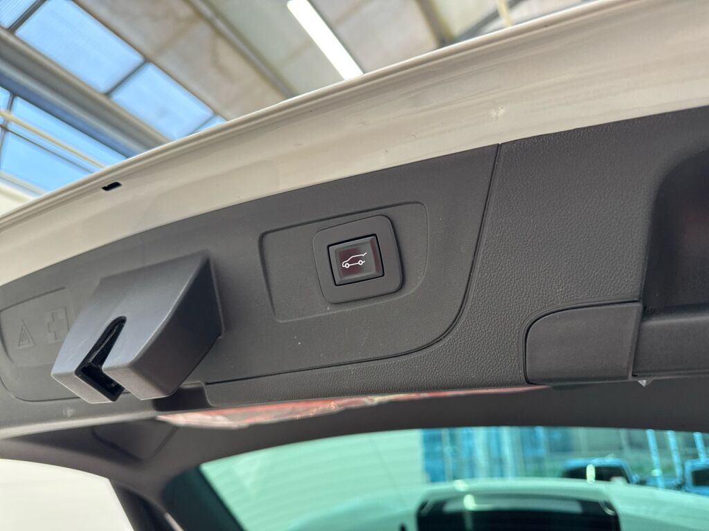 Opel Insignia 2021 Valkoinen