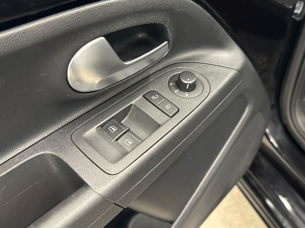 Volkswagen up! 2018 Musta