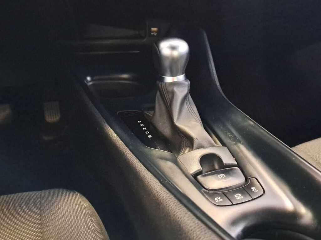 Toyota C-HR 2021 Harmaa