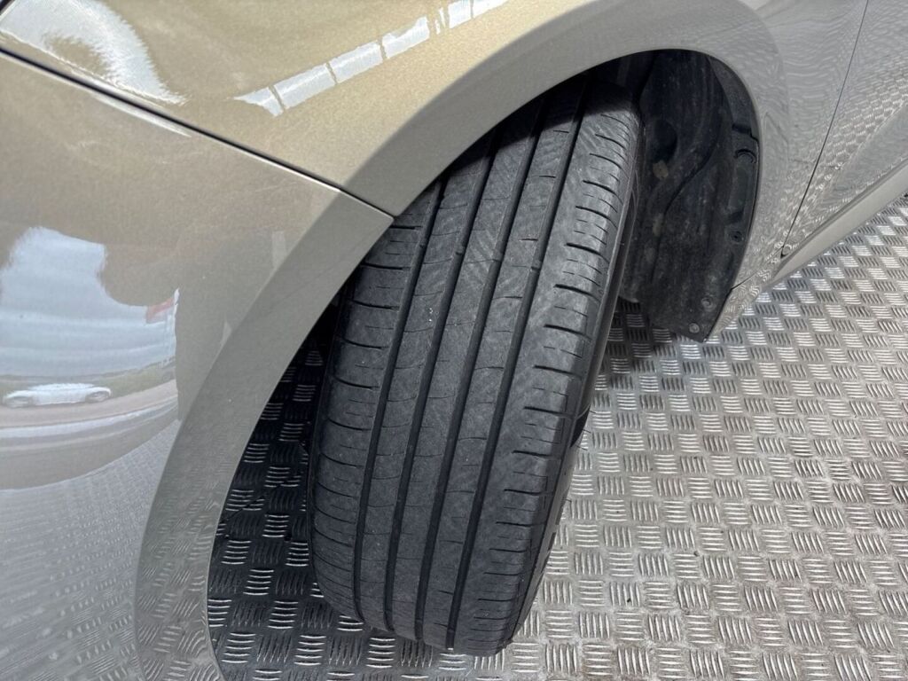 Toyota Corolla 2021 Ruskea (beige)