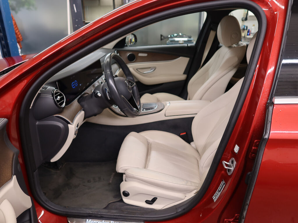 Mercedes-Benz E 2021 Punainen