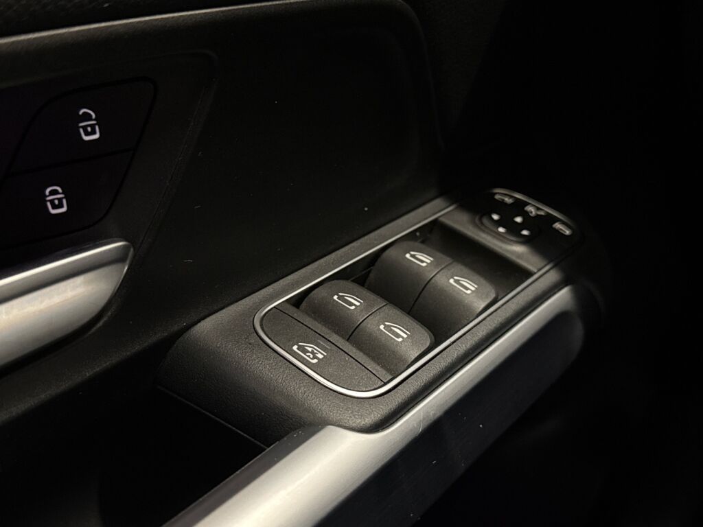 Mercedes-Benz EQB 2023 