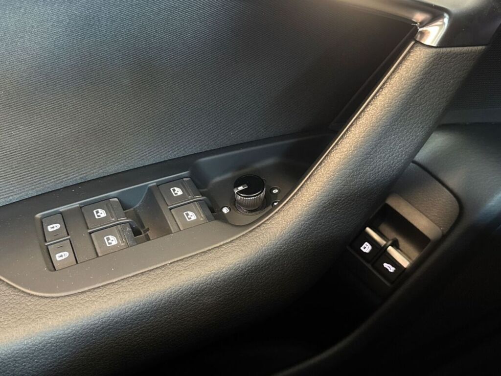 Audi A6 2023 Musta