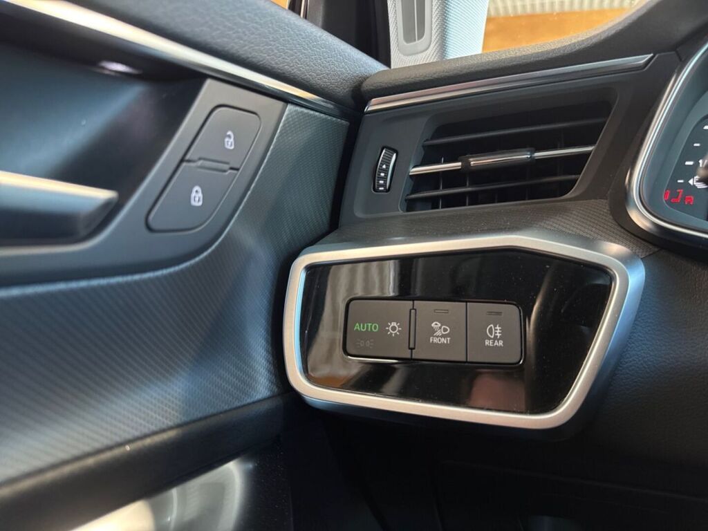 Audi A6 2023 Musta