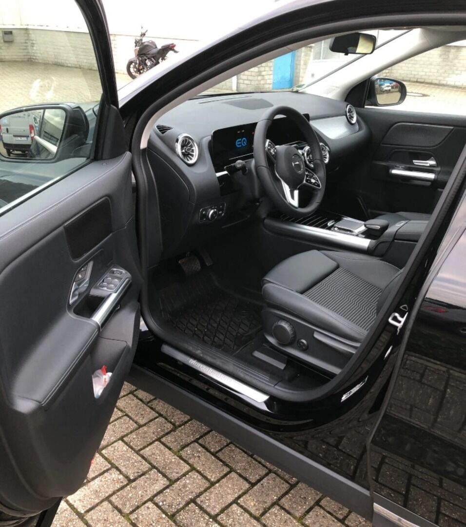 Mercedes-Benz EQB 2023 