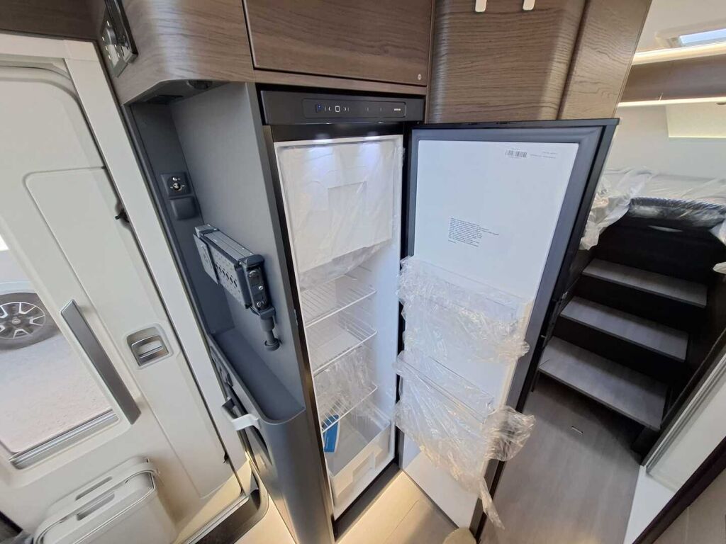 Adria CORAL SUPREME 670 SL 2025 Harmaa