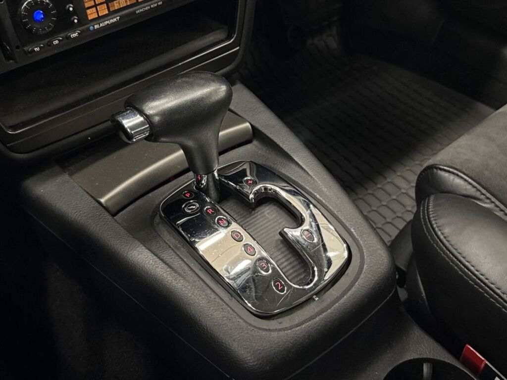 Volkswagen Passat 2002 Musta