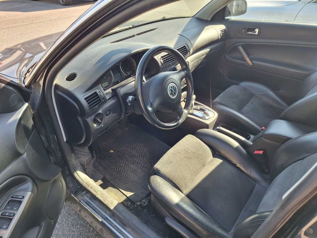Volkswagen Passat 2002 Musta