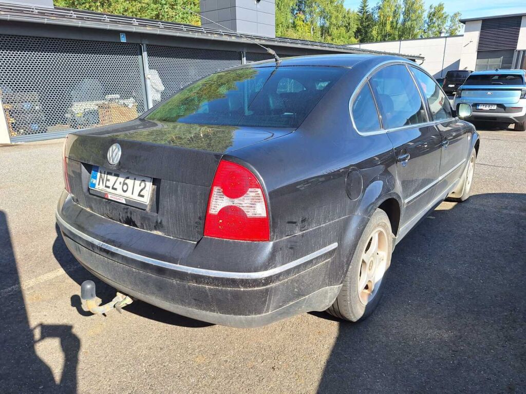 Volkswagen Passat 2002 Musta
