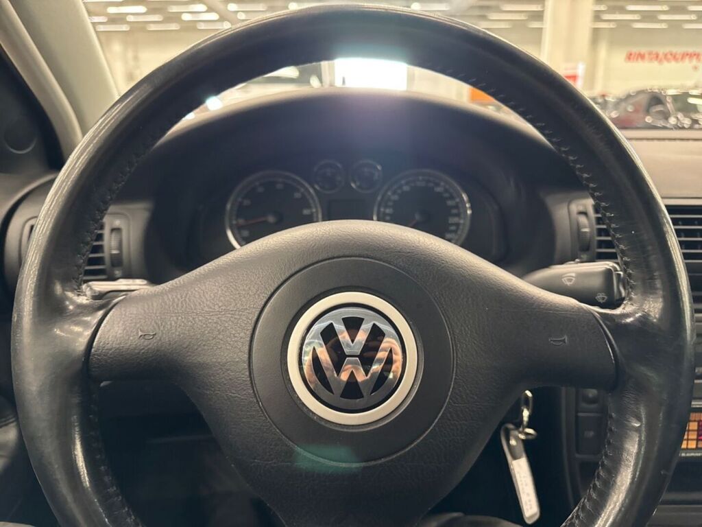 Volkswagen Passat 2002 Musta