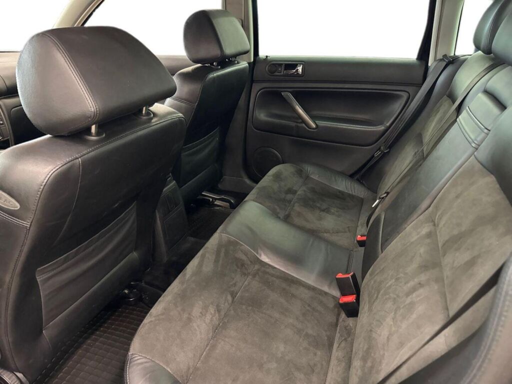 Volkswagen Passat 2002 Musta