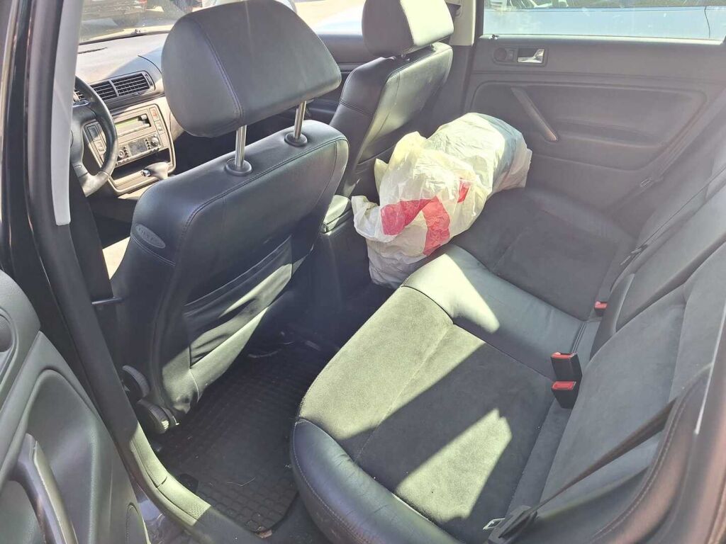 Volkswagen Passat 2002 Musta