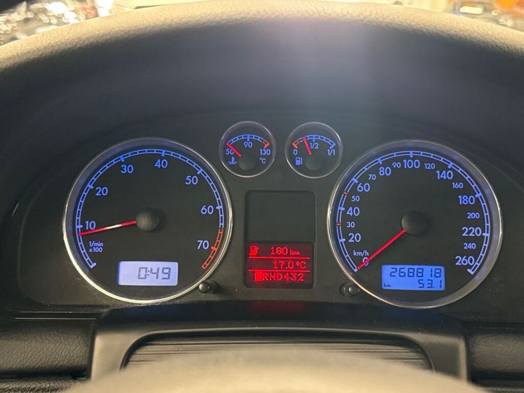 Volkswagen Passat 2002 Musta