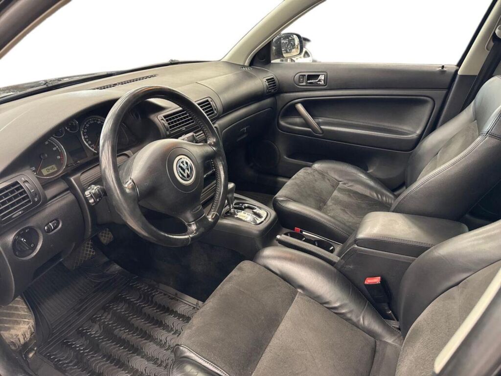 Volkswagen Passat 2002 Musta