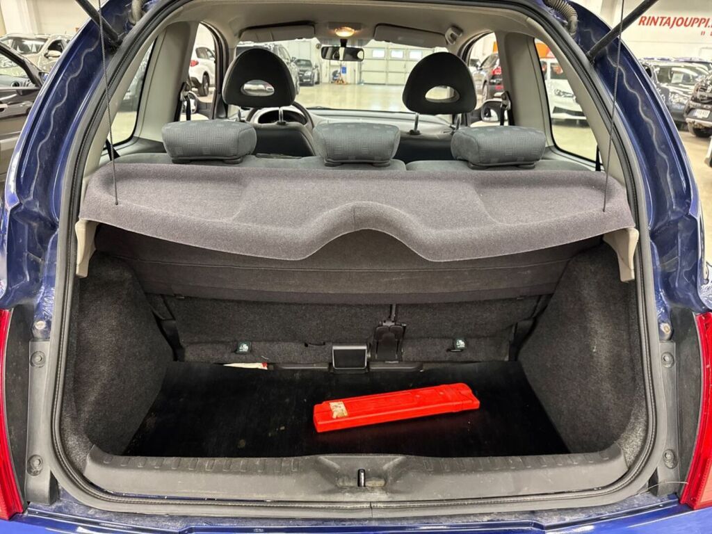 Nissan Micra 2003 Sininen