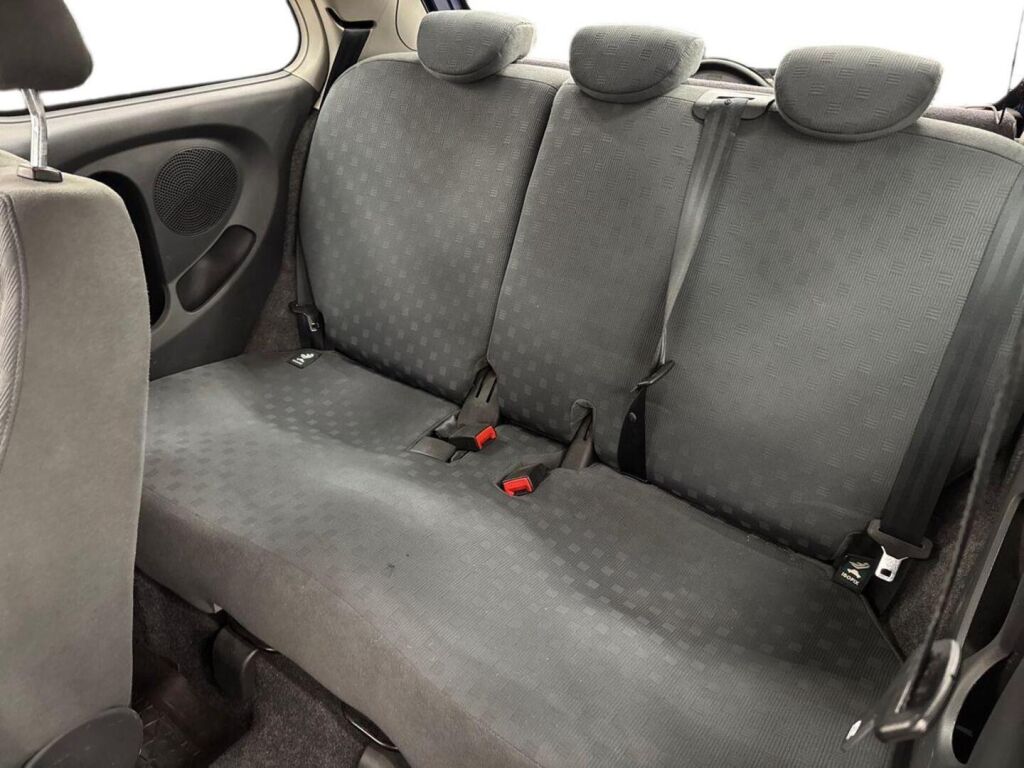 Nissan Micra 2003 Sininen