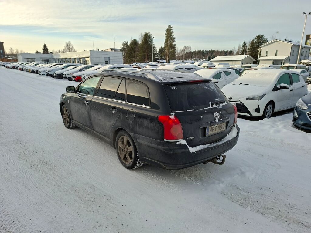 Toyota Avensis 2004 Musta