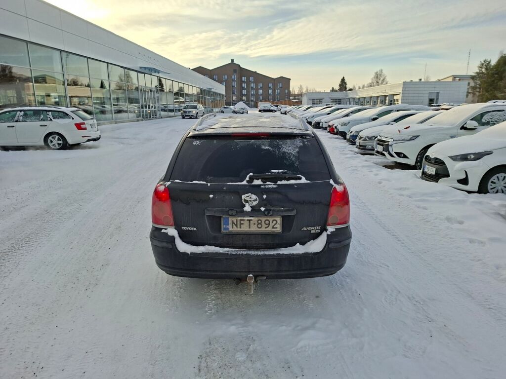 Toyota Avensis 2004 Musta