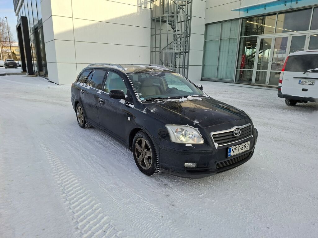 Toyota Avensis 2004 Musta