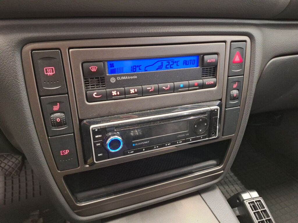 Volkswagen Passat 2004 Harmaa