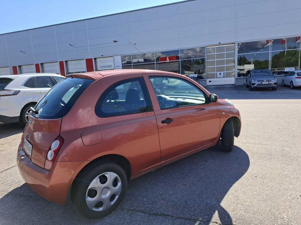 Nissan Micra 2004 Punainen