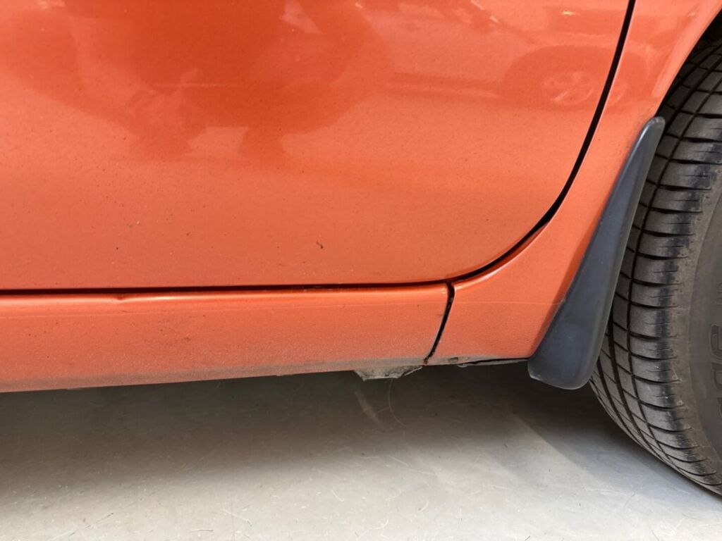 Nissan Micra 2004 Punainen