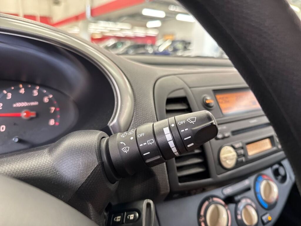 Nissan Micra 2004 Punainen