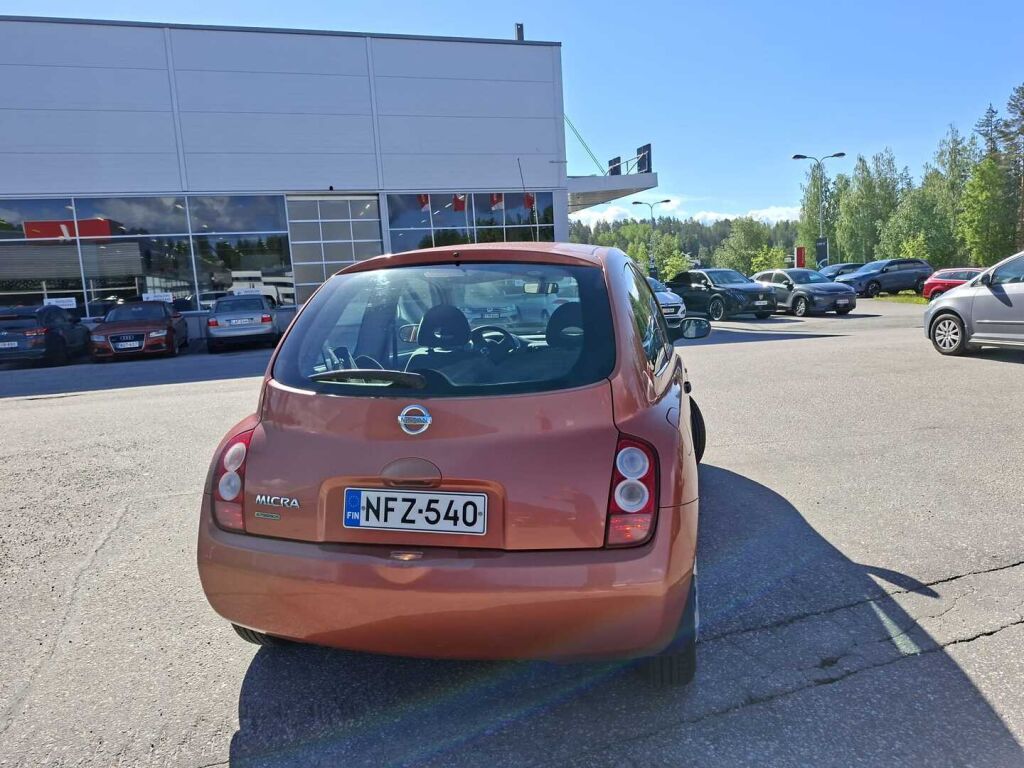 Nissan Micra 2004 Punainen